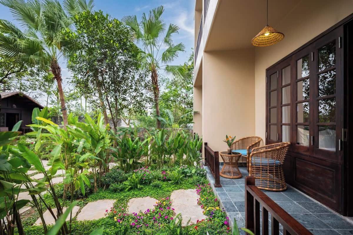 Family Quadruple Room | Desk, blackout drapes, soundproofing, iron/ironing board