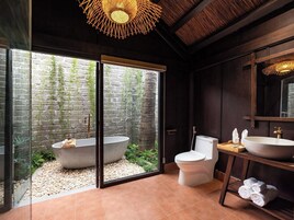 Luxury-Bungalow, Gartenblick | Schreibtisch, Verdunkelungsvorhänge, schallisolierte Zimmer