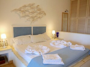 Internet - Luxuriöse, ruhige Wohnung direkt am Meer - Privatstrand by Interhome (Kea)