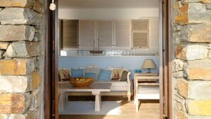Interior - Luxuriöse, ruhige Wohnung direkt am Meer - Privatstrand by Interhome (Kea)