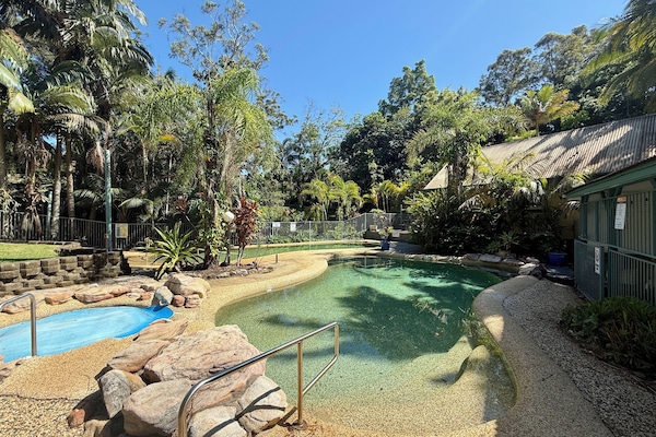 2 outdoor pools