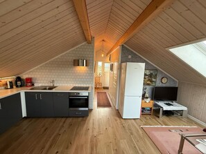 Réfrigérateur, micro-ondes, four, lave-vaisselle