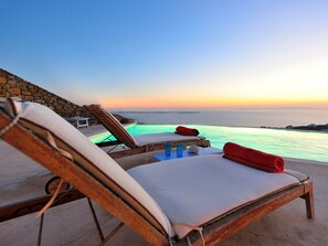 A heated pool - Ferienvilla "Aquata" mit Whirlpool by Interhome (Mykonos (Stadt))
