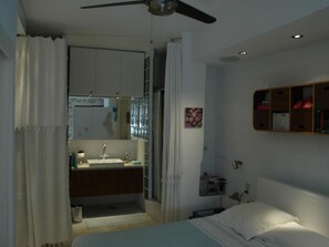 Internet - "Julia" mit Blick auf das Wasser by Interhome (Skopelos)
