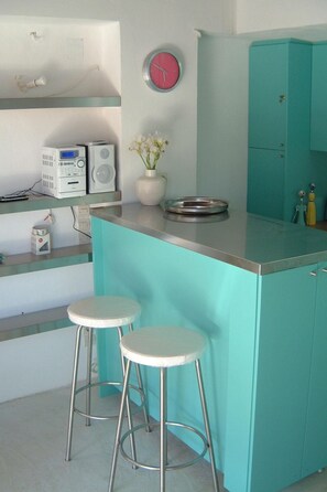 Interior - "Julia" mit Blick auf das Wasser by Interhome (Skopelos)