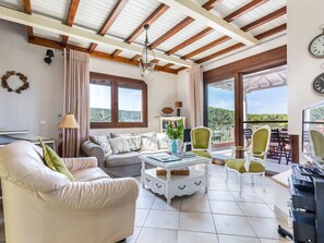 Téléviseur, foyer, lecteur de DVD