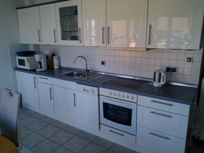 Fridge, microwave, oven, dishwasher - Moderne Ferienwohnung mit Balkon in Strandnähe by Interhome (Friedrichskoog)