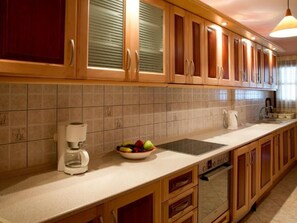 Fridge, oven, cookware/dishes/utensils - Strandvilla 1 Minute vom Meer entfernt by Interhome (Alonnisos)