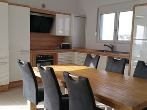 Fridge, microwave, oven, dishwasher - Villa Posseidon by Interhome (Andimachia)