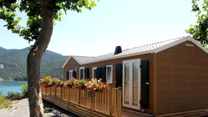 Exterior - Gemütliches Chalet am Ufer des Sees von Serre-Po by Interhome (Chorges)