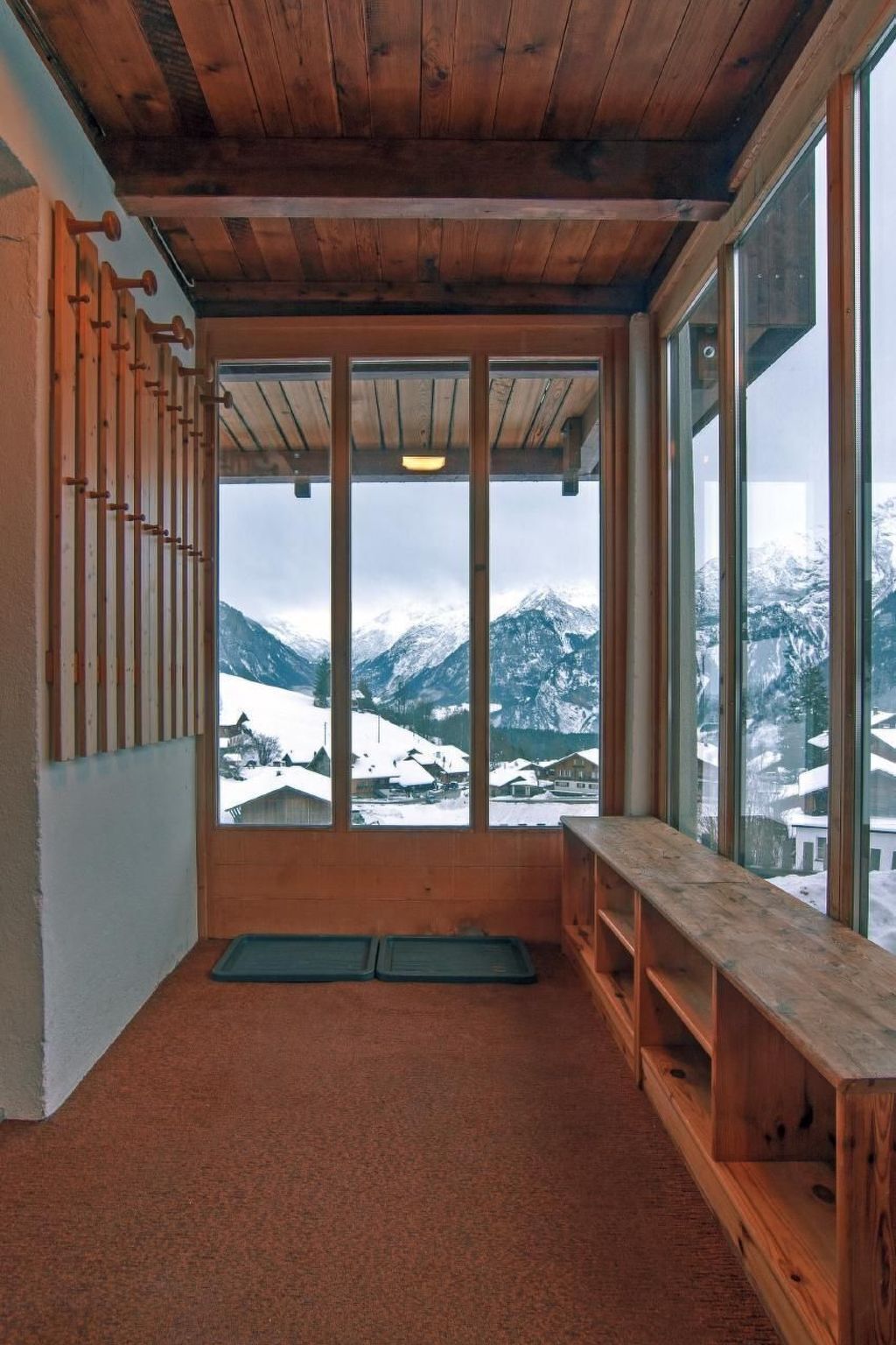 المنشأة من الداخل