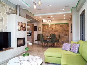 TV, fireplace, DVD player - in Mithimna mit Privatem Pool by Interhome (Kissamos Kriti)