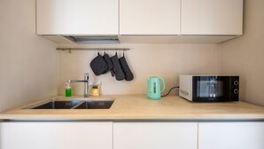 Frigorifero, forno, lavastoviglie, pentole/stoviglie/utensili