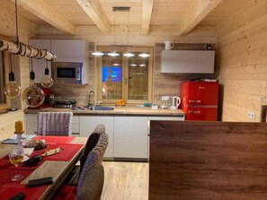 Kühlschrank, Mikrowelle, Ofen, Geschirrspüler