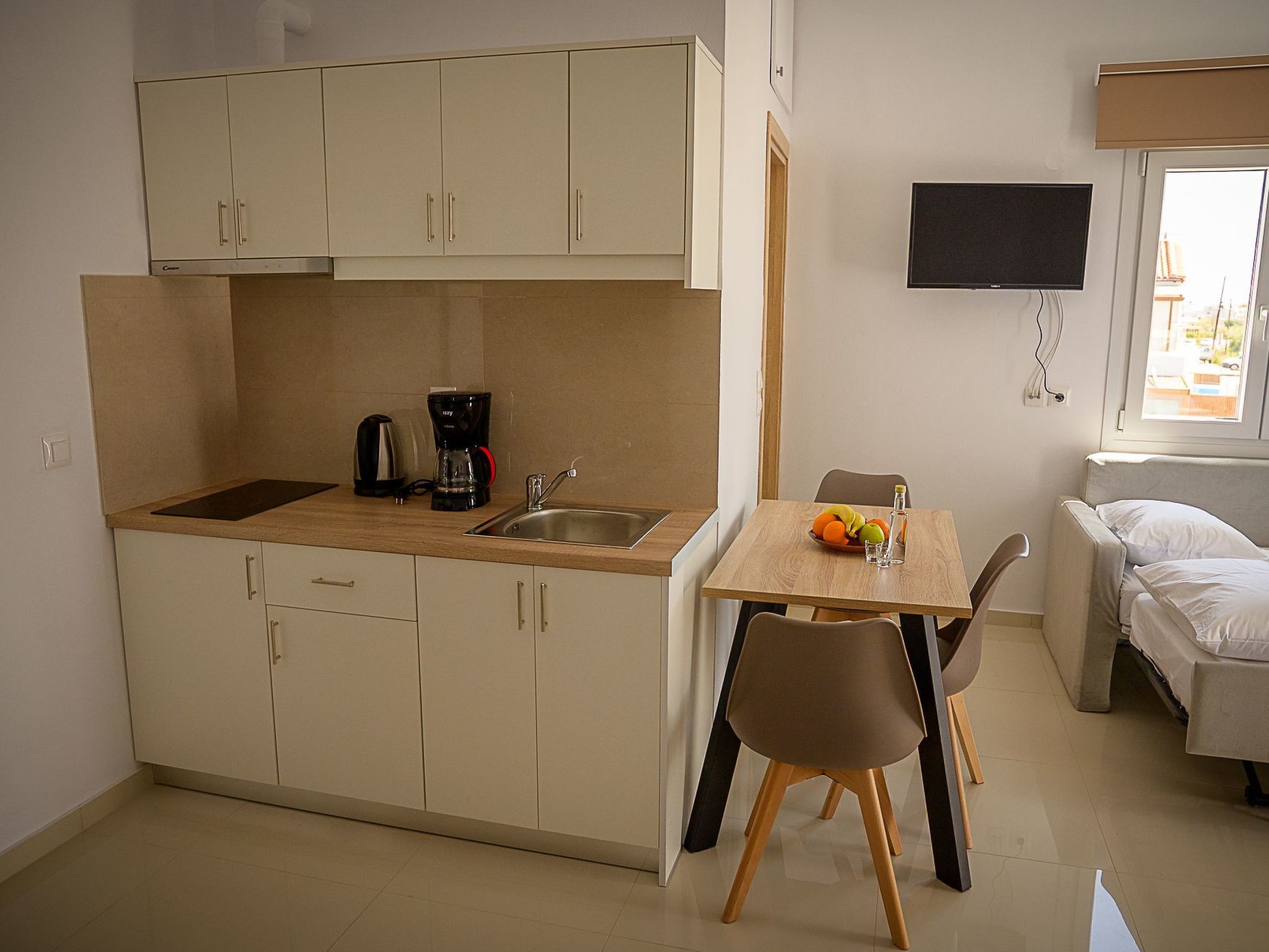 Fridge, cookware/dishes/utensils