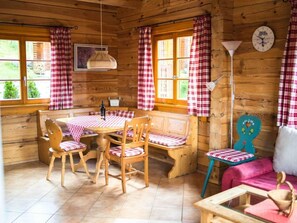 Dining - Schönes Ferienhaus in Holzblockbohle mit Sauna by Interhome (Sankt Margarethen im Lungau)