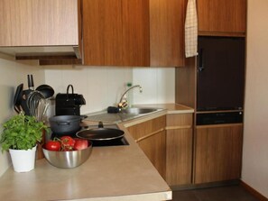 Réfrigérateur, four, lave-vaisselle