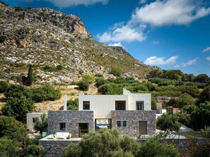 Exterior - Villa Adagio mit Privatpool in Vrachasi, Kreta by Interhome (Neapolis Kriti)