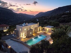 Exterior - Villa Adagio mit Privatpool in Vrachasi, Kreta by Interhome (Neapolis Kriti)