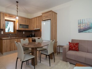 Fridge, cookware/dishes/utensils - The Miller House under Meteora by Interhome (Kalabaka)