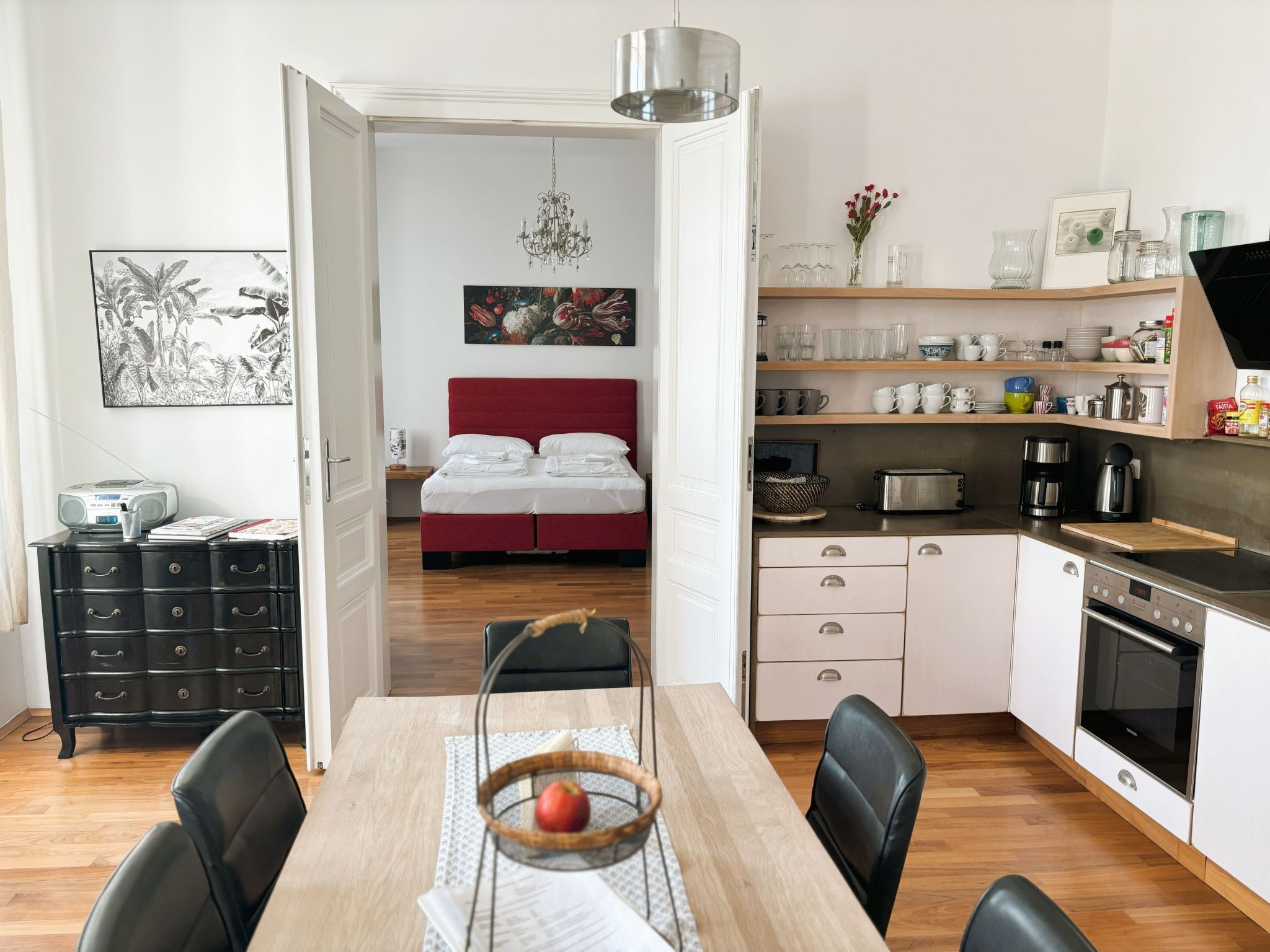 Kühlschrank, Mikrowelle, Ofen, Geschirrspüler