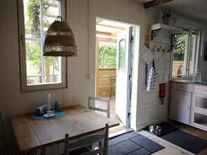Dining - Niedliches Schwedenhaus. by Interhome (Mönsterås)