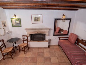 Interior - "3BRtraditionelles Haus" im Schloss by Interhome (Monemvasia)