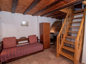 Interior - "3BRtraditionelles Haus" im Schloss by Interhome (Monemvasia)