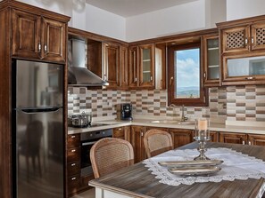 Fridge, oven, cookware/dishes/utensils - Apartment Orelia by Interhome (Matala)
