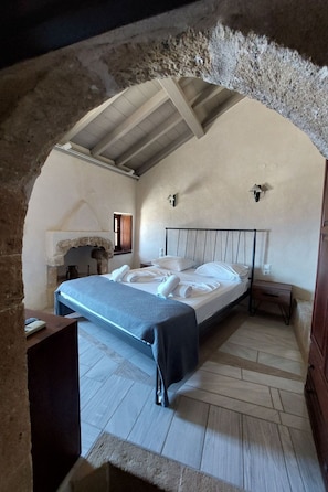 Internet - "Goulas" mit Blick auf das Wasser by Interhome (Monemvasia)