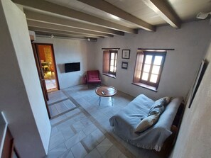 TV - "Goulas" mit Blick auf das Wasser by Interhome (Monemvasia)