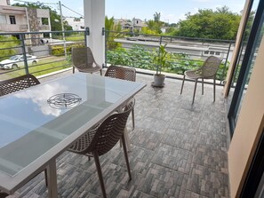 Outdoor dining - Unterkunft namens Gingembre mit 2 Schlafzimmern - Pool by Interhome (Cap Malheureux)