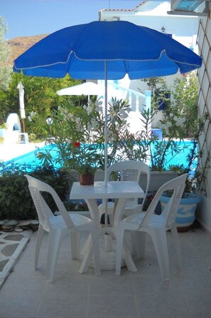 Outdoor dining - Wohnung mit Wasserblick by Interhome (Kampos Marathokampos)