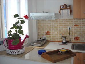 Fridge, cookware/dishes/utensils - Wohnung mit Wasserblick by Interhome (Kampos Marathokampos)