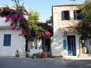Exterior - Wohnung "Aliki" mit Blick auf das Wasser by Interhome (Myrtos)