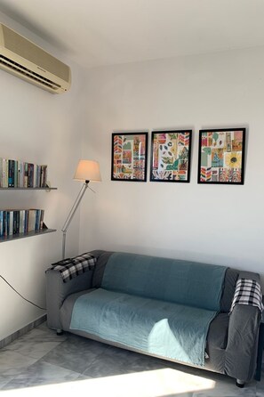 Living area - Wohnung "Aliki" mit Blick auf das Wasser by Interhome (Myrtos)