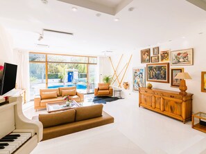 TV, fireplace - Villa Stefani mit privatem Pool by Interhome (Glyfada)