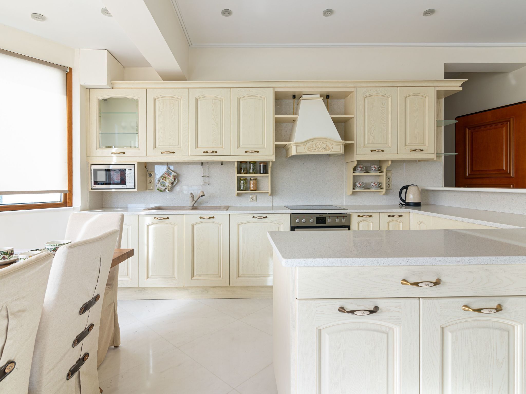 Réfrigérateur, micro-ondes, four, lave-vaisselle