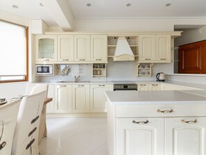 Réfrigérateur, micro-ondes, four, lave-vaisselle