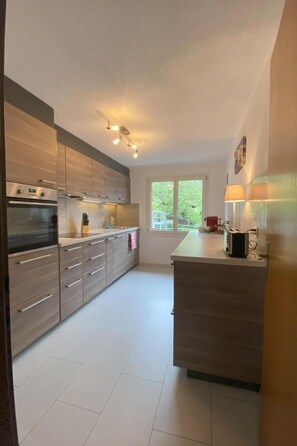 Fridge, microwave, oven, dishwasher