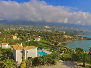 Exterior - Ferienvilla "Seaspray" mit Blick auf das Wasser by Interhome (Argostolion)