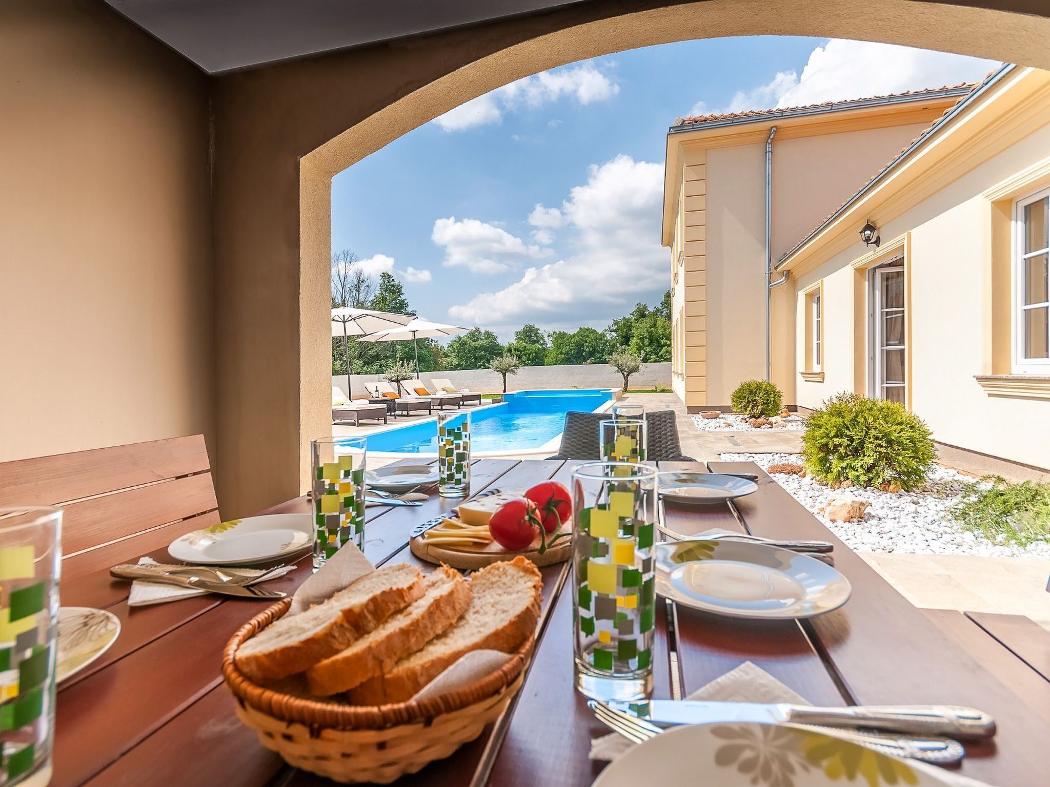 تناول الطعام بالخارج