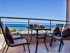 Outdoor dining - Charmante Ferienwohnung Rubini 2 by Interhome (Maleme Kriti)