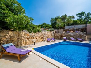Pool - Luxuriöse Villa auf großem Privatgrundstück by Interhome (Pula/Rakalj)