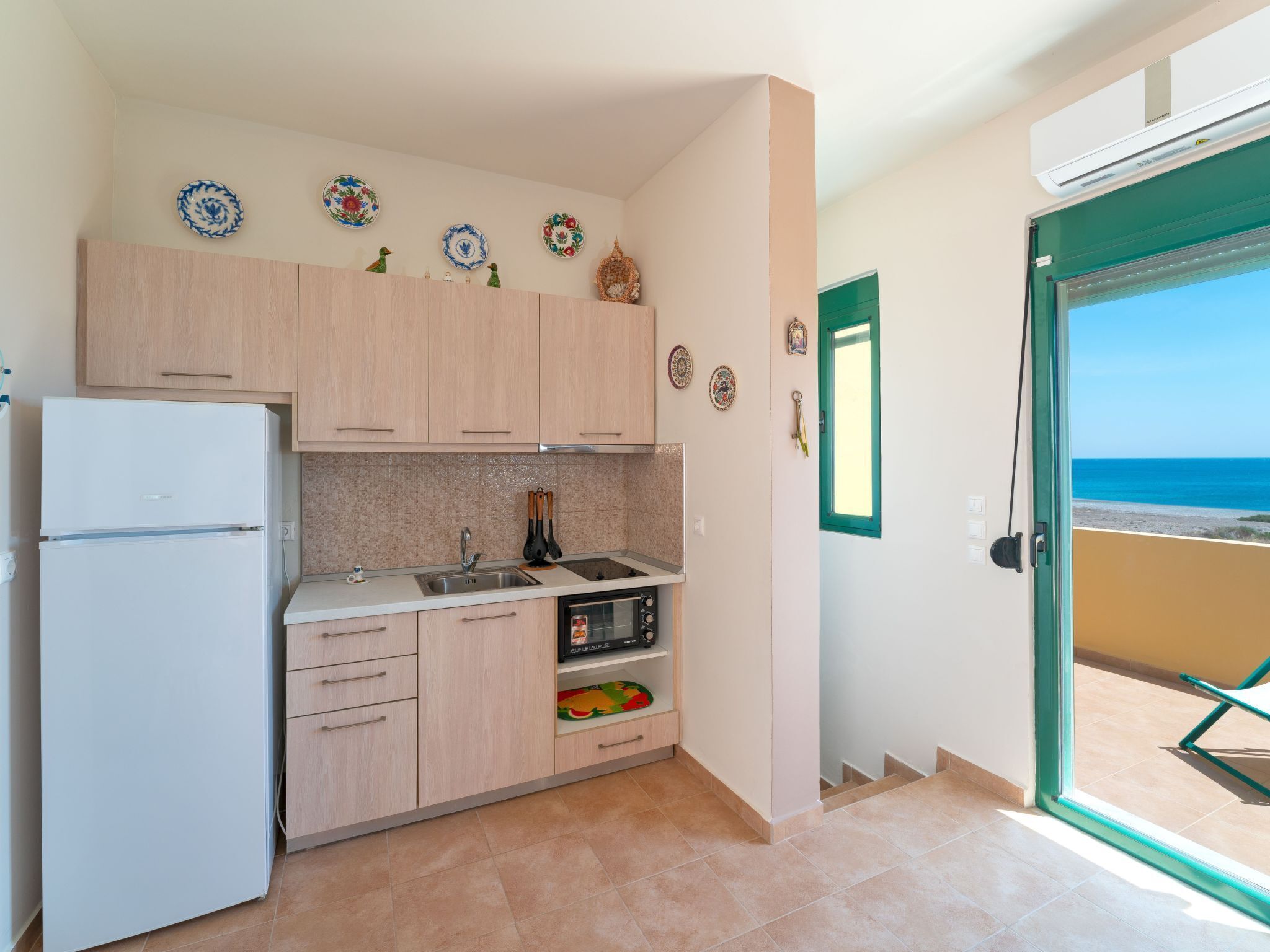 Kühlschrank, Ofen, Kochgeschirr/Geschirr/Besteck