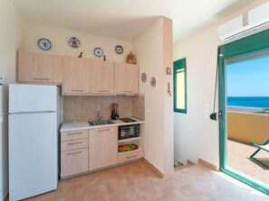 Fridge, oven, cookware/dishes/utensils - Mare Blu 1 am Strand by Interhome (Gennadi)
