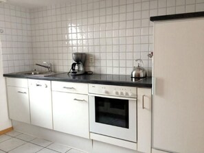 Fridge, dishwasher, cookware/dishes/utensils - Helvetia (Heinemann) 4 Bett Wohnung by Interhome (Lauterbrunnen)