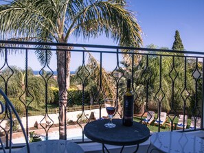 Outdoor dining - Ferienvilla mit Garten, Grill und Terrasse by Interhome (Analipsi-Hersonissos)