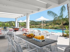 Outdoor dining - Villa Korali by Interhome (Soroni)