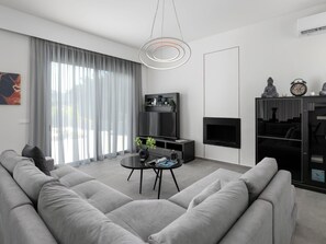 Fernseher, Kamin